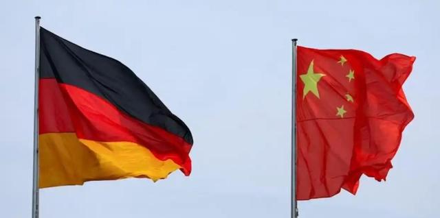 想打仗？奉陪到底!德国彻底不忍了，中国给的3件法宝够对付美国
