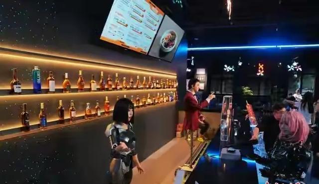 北京首家机器人餐厅开业，机器人大厨炒菜机器人乐队唱歌，你敢信