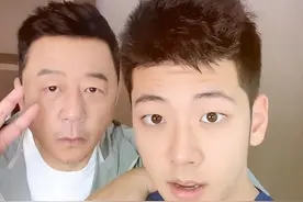 17岁石头与父亲合照，身材魁梧变壮汉，简直是第二个“郭涛”图片