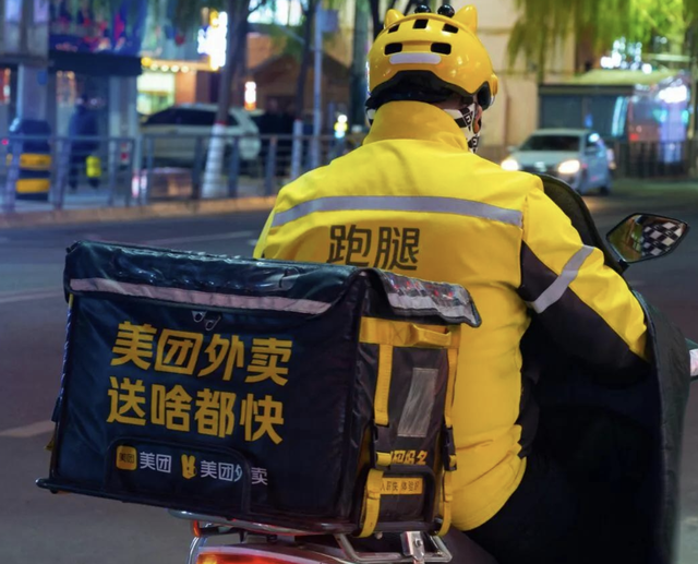 美国小伙在中国生活半月，回去坦言：再也不习惯国外的夜晚了