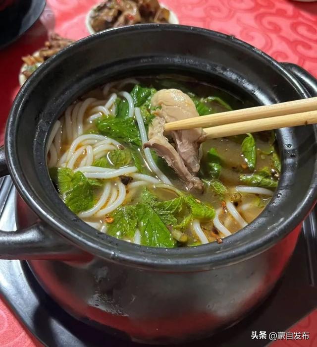 跟着赛事游蒙自 | 蒙自米线百变秀，吃货的快乐老家！
