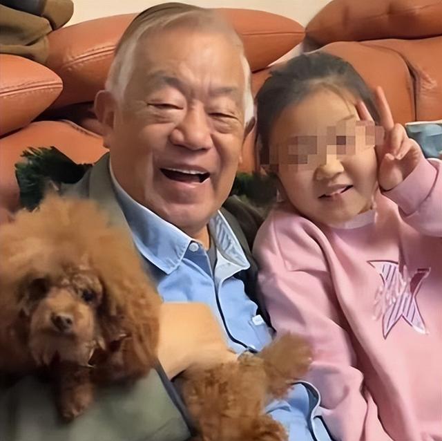 83岁高明的近况：自儿子高亮去世后	，儿媳已成他和妻子的晚年依靠