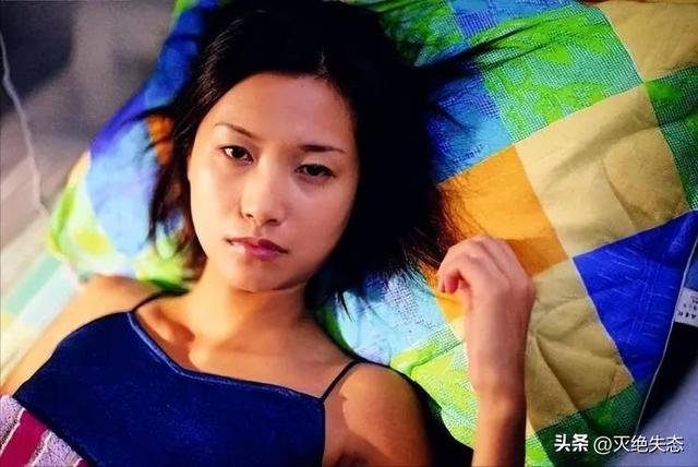 从19岁开始男人不断，半百了还没玩够，“风流才女”徐静蕾现形记