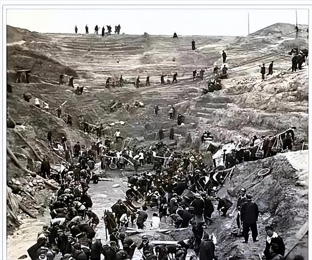 24万中国人在沙漠干大事？耗40年挖出10个西湖，美专家：立即停手