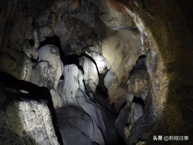 寻找一个古人类遗址不遇，居然无意间发现了一个躲匪洞