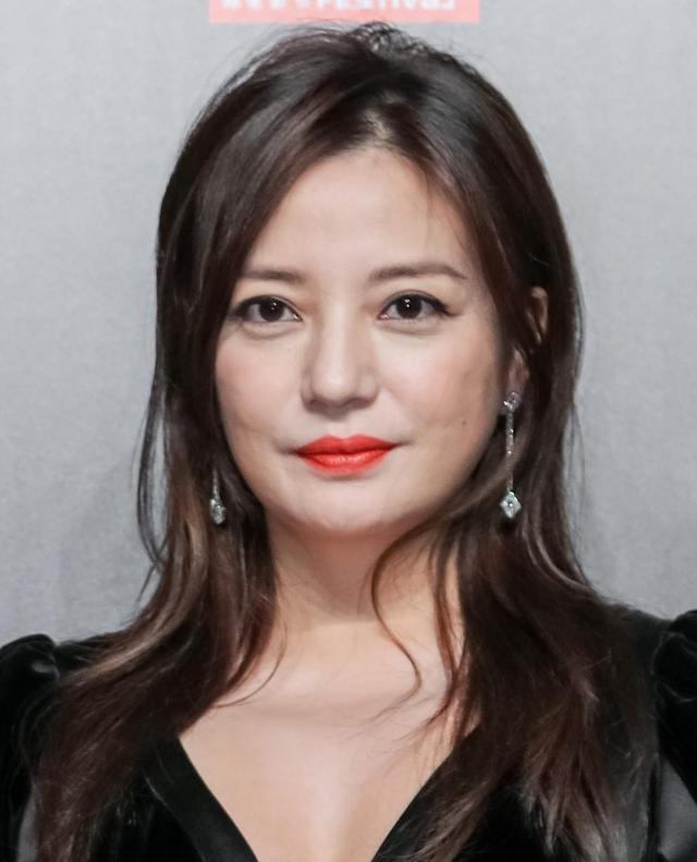 胃癌传闻真相大白半年，49岁赵薇再迎坏消息，连累的何止闺蜜李湘