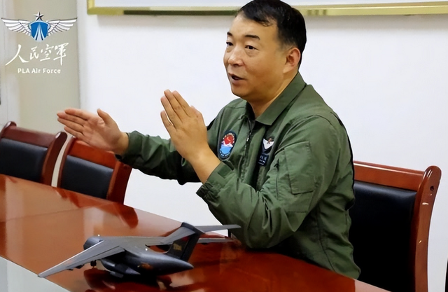 阅兵女机长身份曝光！私生活被扒牺牲太大，老公不简单，央视点名