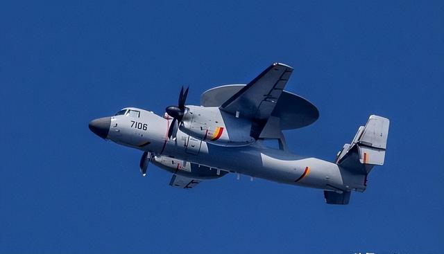 空警-600 “抄袭” E-2D？看尾翼、雷达、航程差距，实则领先半代