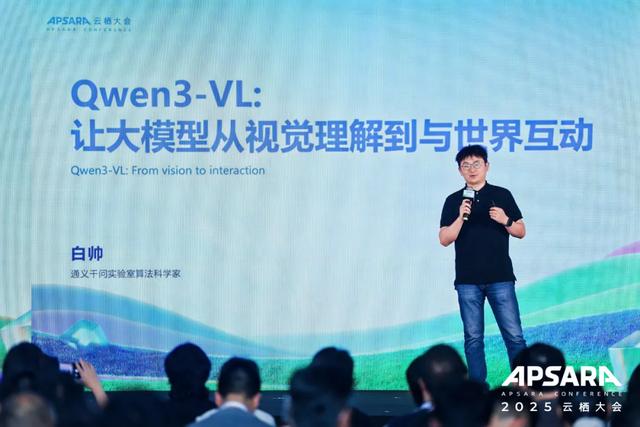 在具身智能的岔路口，这场论坛把数据、模型、Infra聊透了