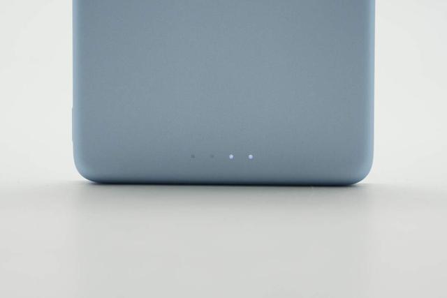 薄至8.7mm，轻松放进口袋，小米22.5W 5000mAh磁吸超薄充电宝拆解