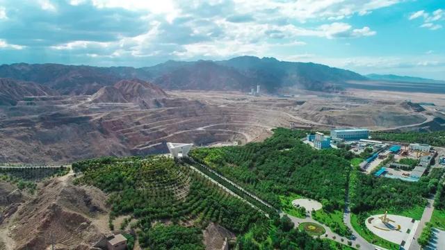 金昌：戈壁花海撞上火星秘境，这座西北小城颠覆你的想象！