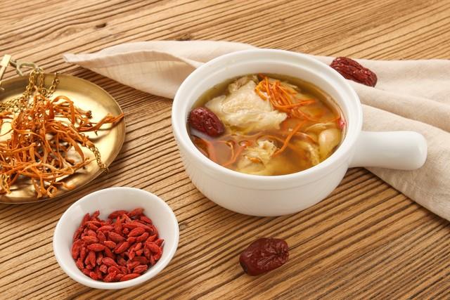 海带红萝卜花胶排骨汤的做法大全 海带红萝卜排骨汤的功效与作用