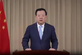 美副总统称“中国乡巴佬”，我港澳主任霸气回应，更释放重要信号图片