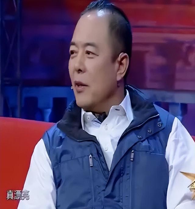 天道好轮回！68岁瘫坐在轮椅上的张铁林，已然活成了“笑话”