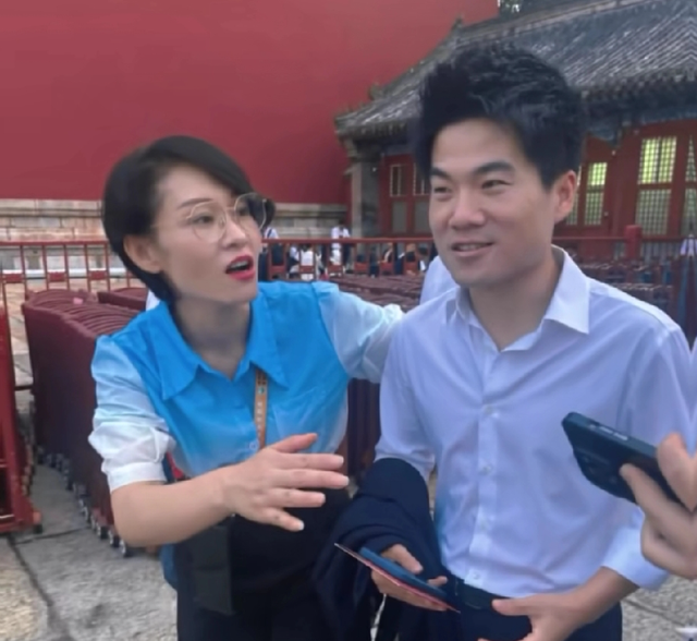 从寒门贵子到官方认可，董宇辉的“黑红”之路，难以复刻