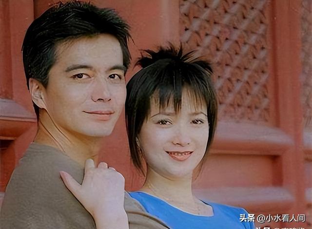 何晴葬礼今日举行！儿子捧骨灰遗像，落泪追忆母亲，许亚军没露面