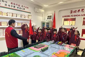 探秘公交城市脉搏 传承劳模榜样力量图片