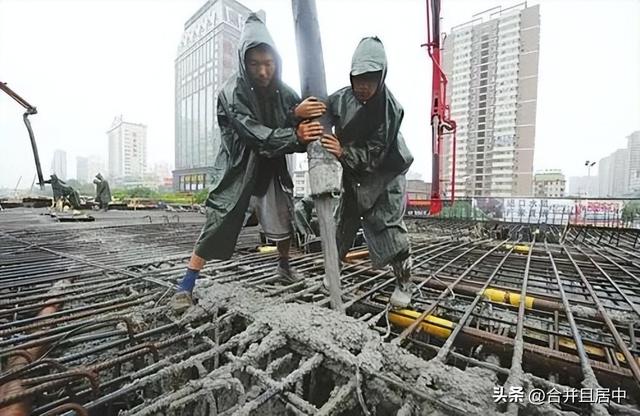 混凝土浇筑施工时突降暴雨怎么办？