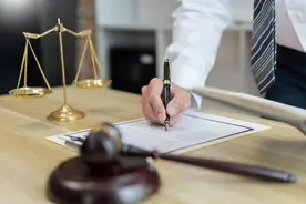 闯大祸！一小孩打碎淄博博物馆12万陶瓷瓶，处理结果出人意外了..图片