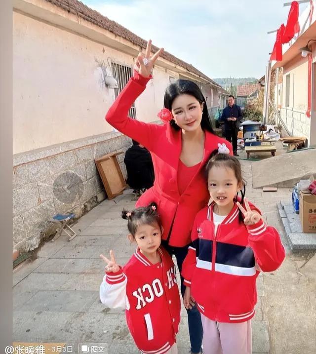 香港三级片女星下嫁农村，曾经不雅照满天飞，如今42岁官宣怀孕了