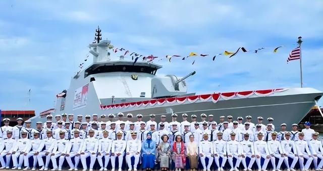 4.5亿购加里波第号航母，80亿买42架阵风，印尼加快武器采购