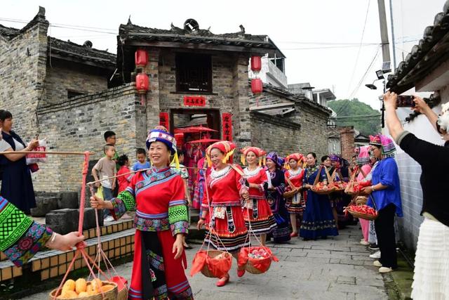 仫佬族最盛大的节日！广西罗城邀你这个周末来过依饭节咯~