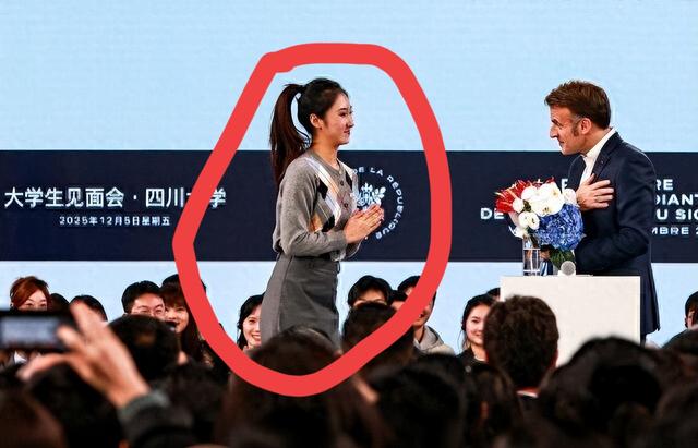 终于知道给马克龙献花的清纯女孩了！女孩身份曝光，颜值极高太美