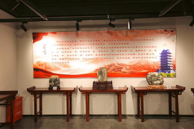 兰州黄河楼，被誉为“万里黄河第一楼”，在楼中还藏着众多博物馆