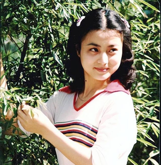 善恶终有报，53岁不婚不育的杨钰莹，原来早已经上了另一条大道！