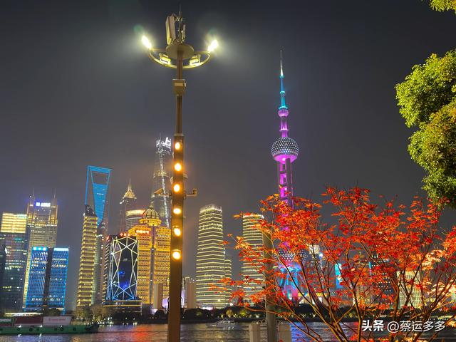 在北外滩，与圣诞和黄浦江撞个满怀