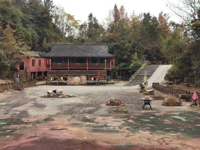 遵义绥阳：深山秘景“崖上秋歌”