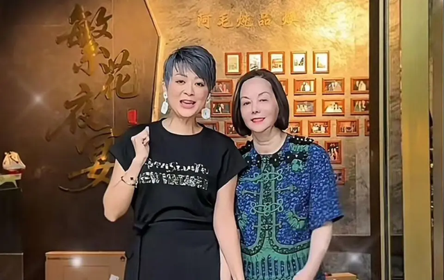 毛玉萍重开饭店，没人来捧场：贴满合照的墙，遮不住她输得彻底