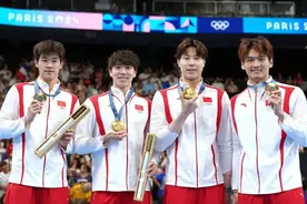 打破美国40年垄断！男子4×100混接惊天逆转首次夺金！他们爆哭了！潘展乐生日当天再破世界纪录图片