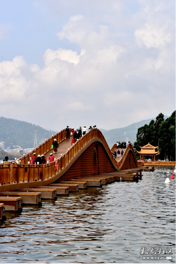 东风坝开合浮桥打个卡