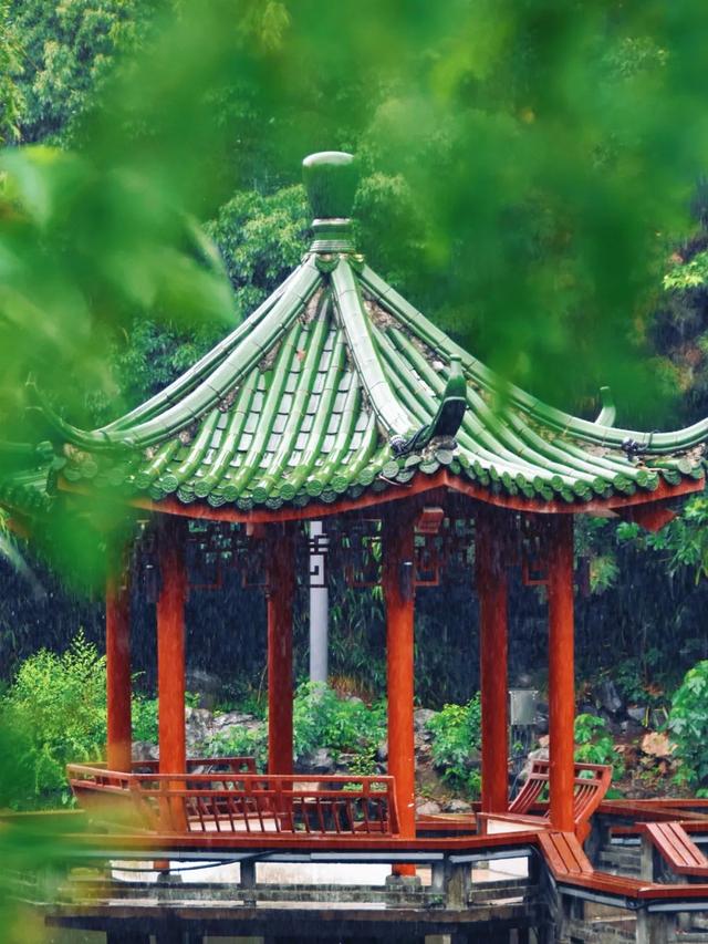 国庆去哪玩？上海成“热门选择”，这所大学值得打卡！