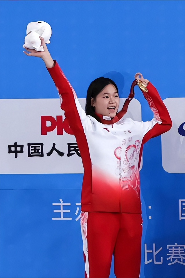 直到看到王伟莹“无奈透露”，才明白，原来婵宝魅力这么大