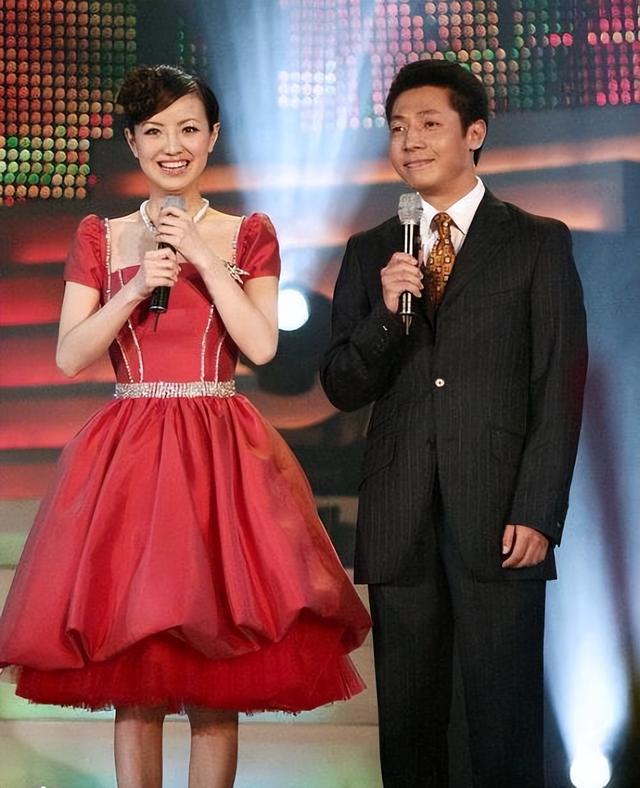 和撒贝宁同居四年，却转身和富豪在一起，没想到如今却沦落至此