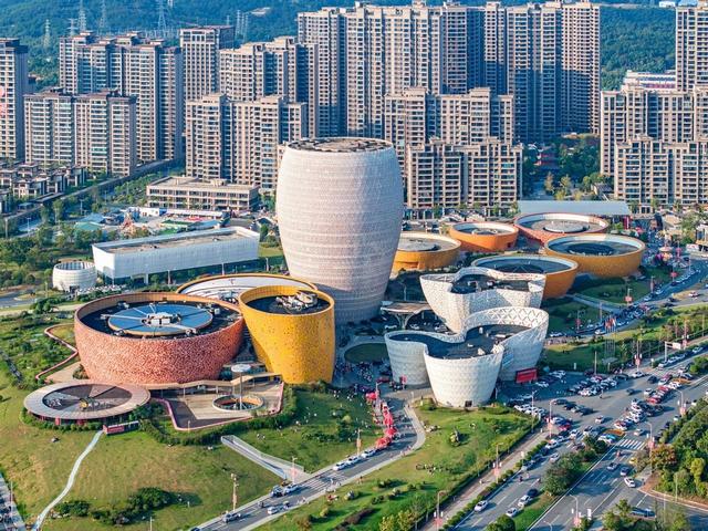 湖南拥有4个大城市：岳阳没有意外，常德、湘潭无缘，株洲排在第2