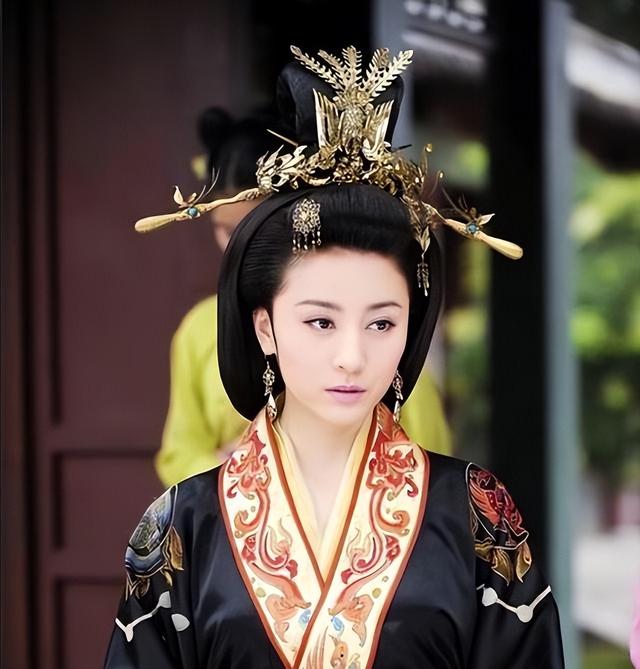 一婚娶央视主持人	，二婚娶演员，三婚娶小30岁美女，64岁终于当爹