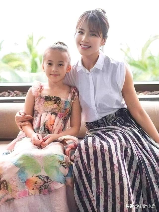 刘涛女儿王紫嫣近照曝光 脸型随爸五官似妈 妥妥小美女一枚 颜值逆天