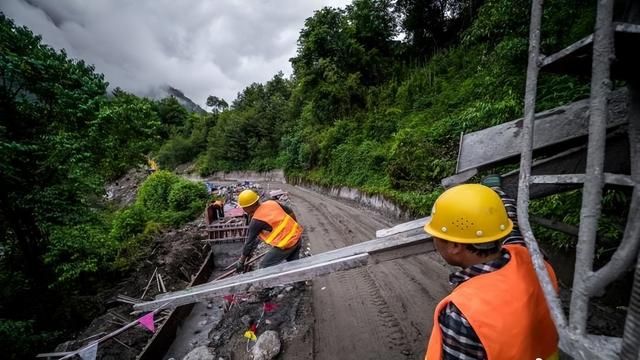 墨脱公路：117公里修了52年，这条路有多难修？