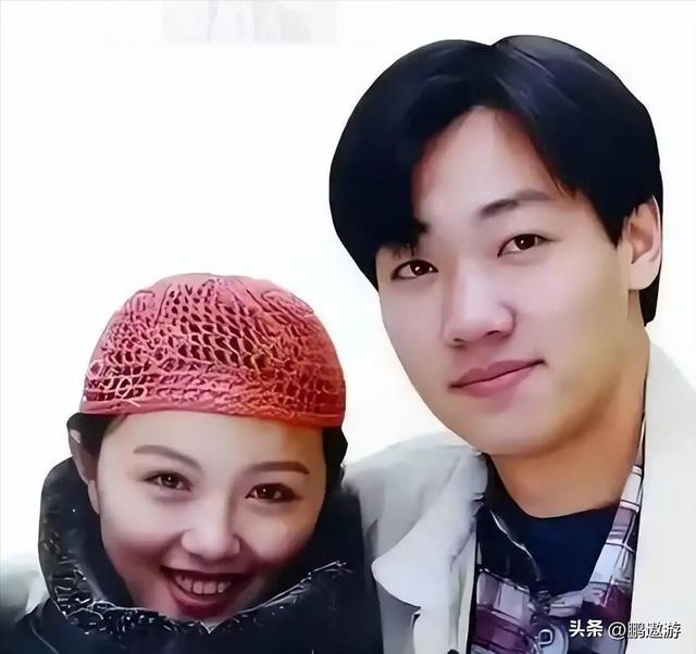 辛柏青消失五个月现身一个举动败坏好感，身边长发美女引人热议