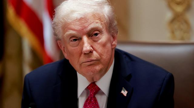 边境80万敌军集结完毕，特朗普出手切断援助，俄乌战局将迎转折点