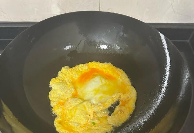 农家小炒肉｜五花肉煸出油香，辣椒嫩脆超下饭的家常硬菜