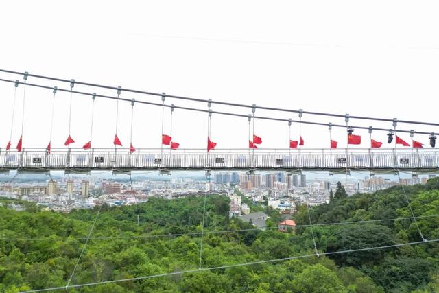 红了！弥勒国庆氛围已拉满，喜迎八方客！