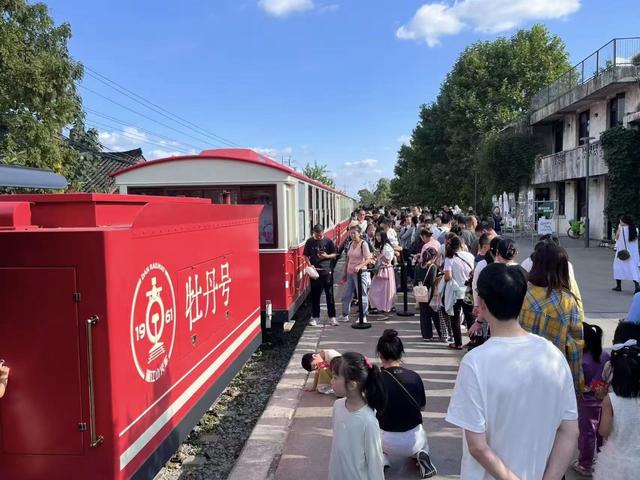 公园城市添新彩 国庆中秋耍成都｜申遗后首个国庆假期 湔江堰火了！