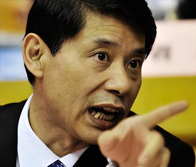 毁了王治郅，逼姚明退役，他凭一己之力让中国篮球倒退了二十年！