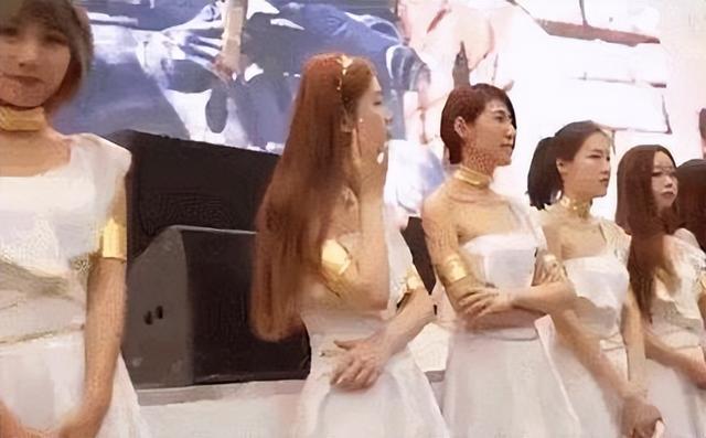 包养10位情妇，睡觉翻牌生下11个私生子，最小情人竟还是零零后！