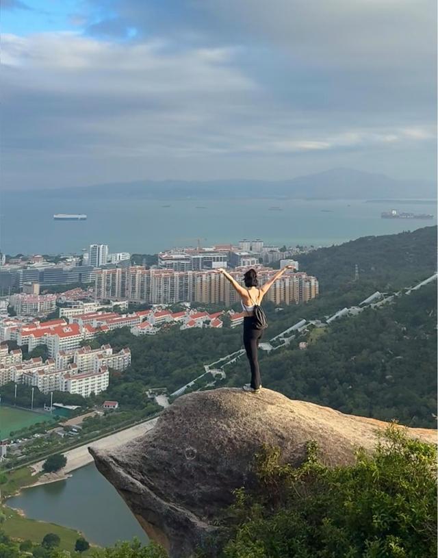 厦门植物园海豚石，山顶一块岩石，因生动的外观而备受登山者喜爱