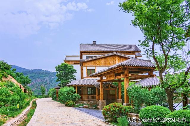 乘坐“星光·燕赵号”全景旅游列车，奔赴秦皇岛山海的浪漫之约！